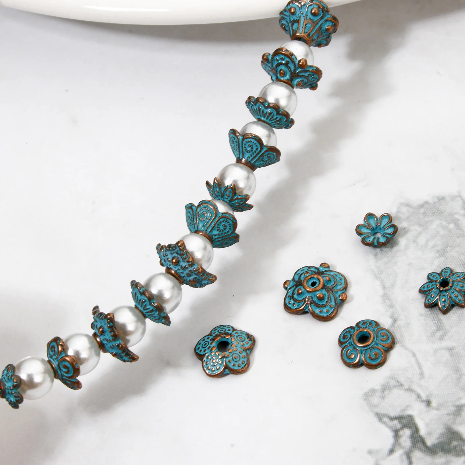 100/200 PCs Zinc Based Alloy Patina Beads Caps Flower Antique Copper Green Blue For Diy Jewelry Necklace Finding Making Supplies