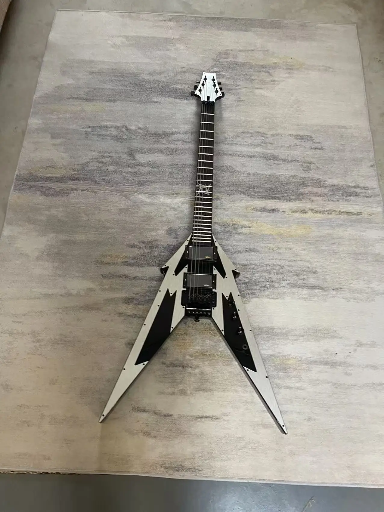 Electric Guitar 6-Chord Alien Ras Electric Guitar, Black Body, Factory Photo for Delivery, In Stock, Order and Ship Immediately