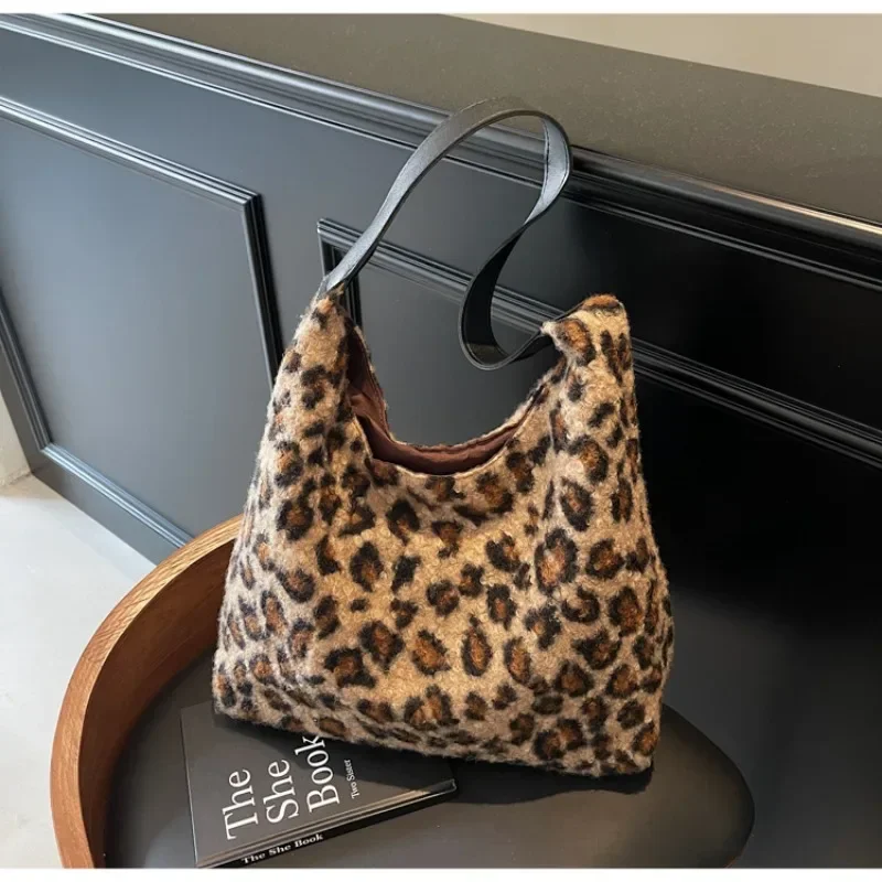 

Leopard Print Plush Bag for Women Large Capacity 2024 New Autumn and Winter Single Shoulder Armpit Bag Commuting Tote Bag Paket