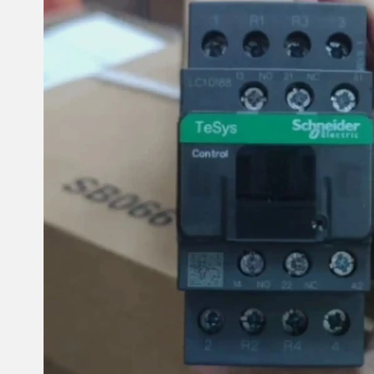 

LC1D188 LC1D188M7 LC1D188M7C TeSys D contactor - 4P(2 NO + 2 NC) - AC-1 - = 440 V 18 A - 220 V AC coil