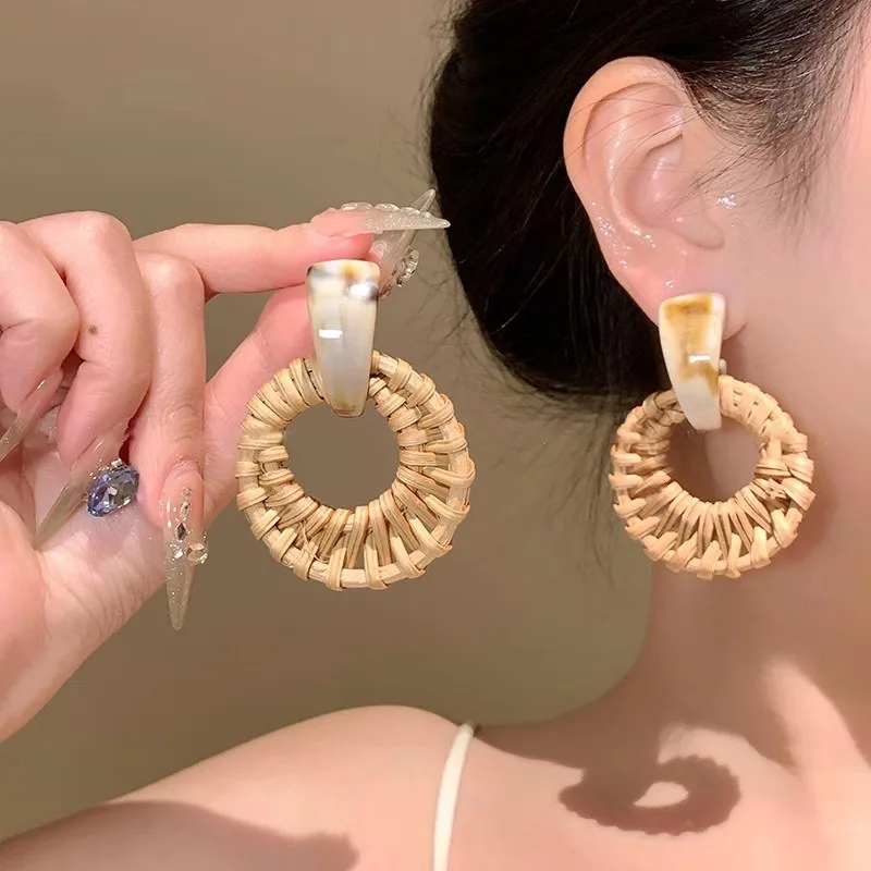 

Retro Bamboo Woven Straw Earrings Spring Summer New Style Fashionable Ear Studs Beach Vacation Inspired Exaggerated Unique Jewel