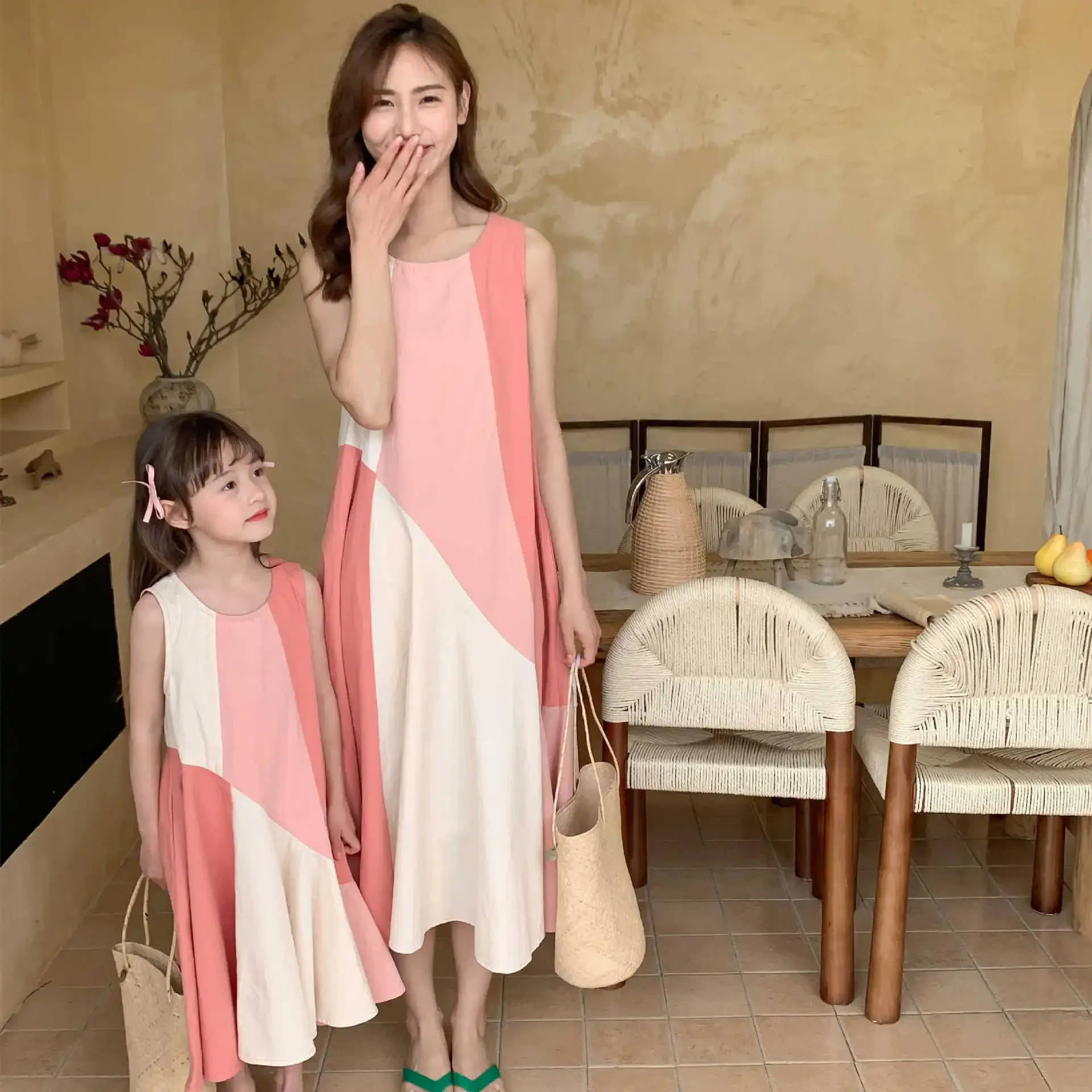 Mother Daughter Matching Pink Dress 2024 Summer Mom and Baby Girl Equal Sleeveless One Piece Dresses Korean Parent-child Clothes