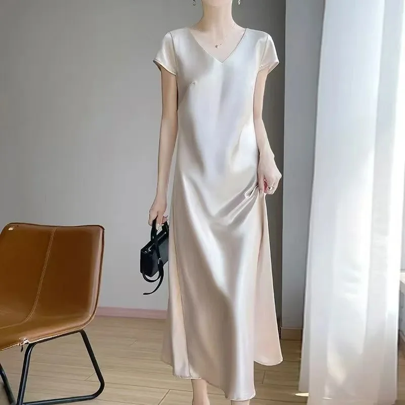 Nieuwe jurk met kleine vliegende mouwen Acetaatsatijn Fishtail-rok 45-graden schuin gesneden zomer Veelzijdige look Dunne high-end lange jurk