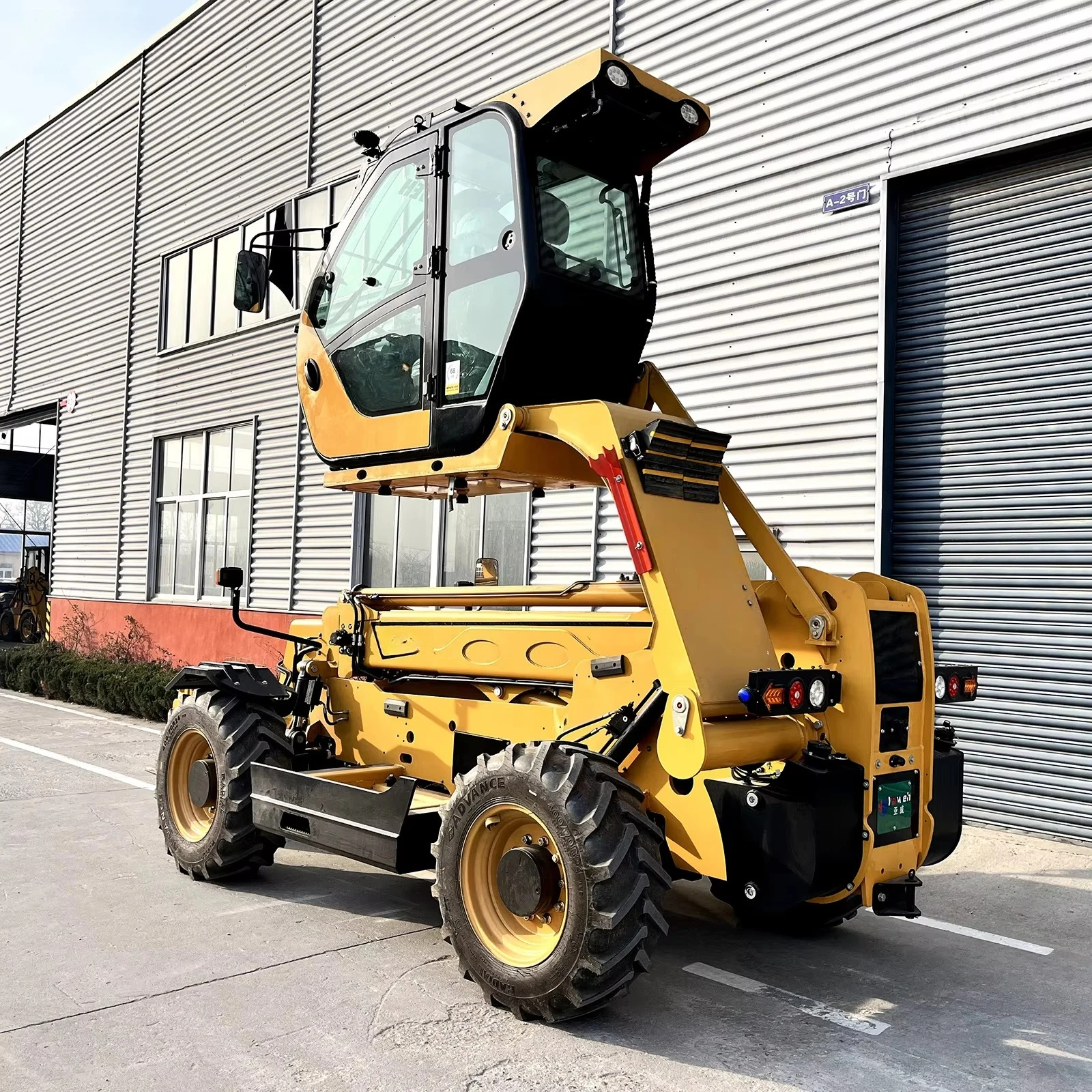 Chinese Factory Price Telescopic Wheel Farm Machinery Telescopic Boom Telehandler Forklift for Sale Customized