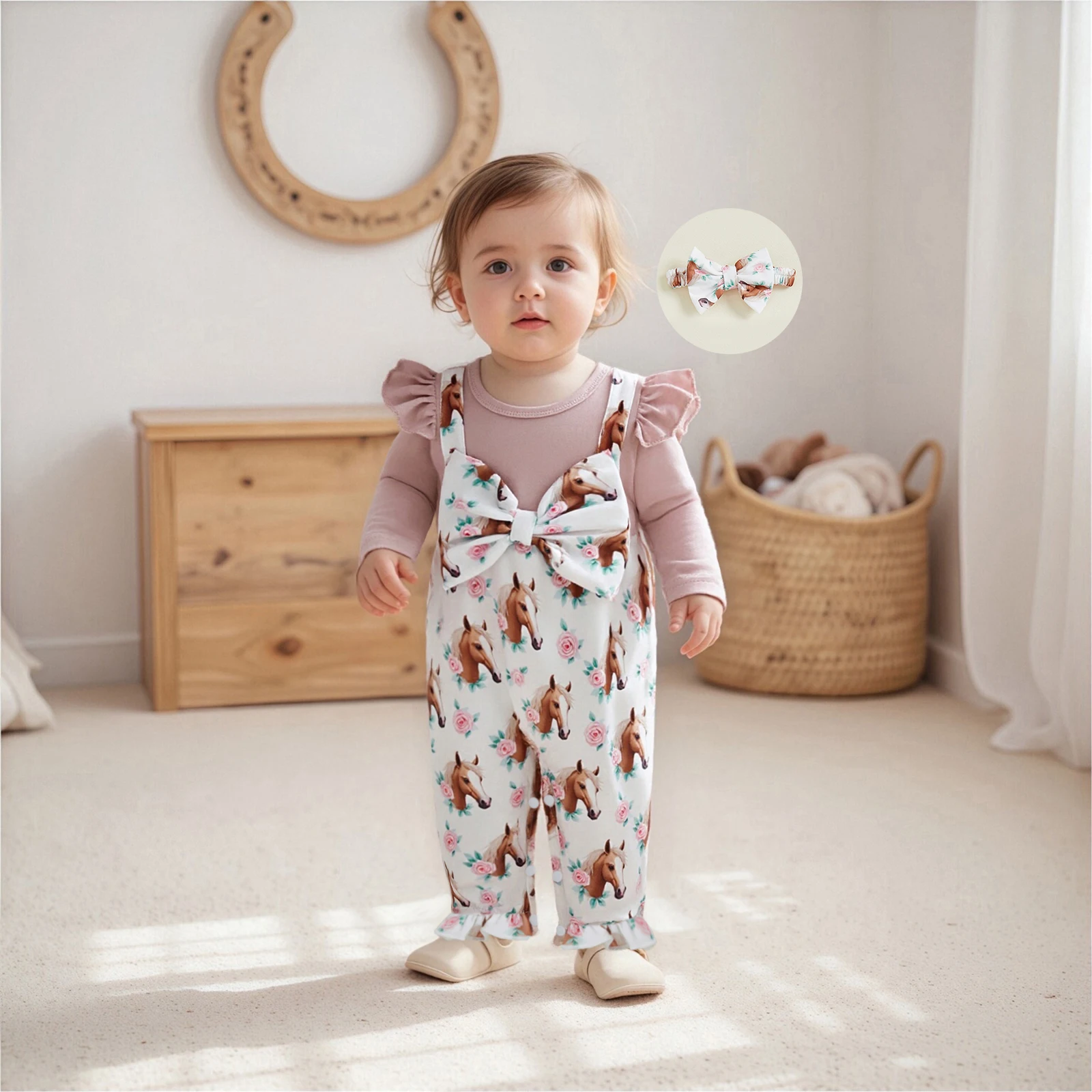 

Одежда для малышей, осенний комбинезон для девочек, комбинезон с длинными рукавами и круглым вырезом с принтом лошади и повязкой на голову, одежда для новорожденных