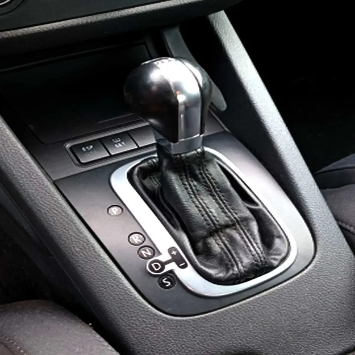 Panel de perilla de engranaje de marco de Base de cambio DSG negro mate LHD para MK5 Golf GTI / R32, MK5 Jetta GLI, MK6 Golf GTI / R, nuevo Scirocco MK3