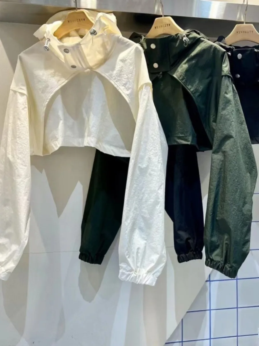 سترة نسائية ذات لون نقي وأكمام طويلة وقلنسوة للحماية من الشمس لصيف 2023 نمط جديد للتنقل من ألياف البوليستر نموذج رفيع