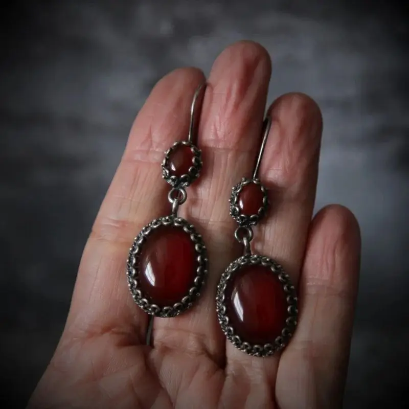 Vintage Inlaid Red Oval Stone Women Earring Classic Personality Ancient Silver Color Drop Earrings Wedding Party Jewelry Gifts