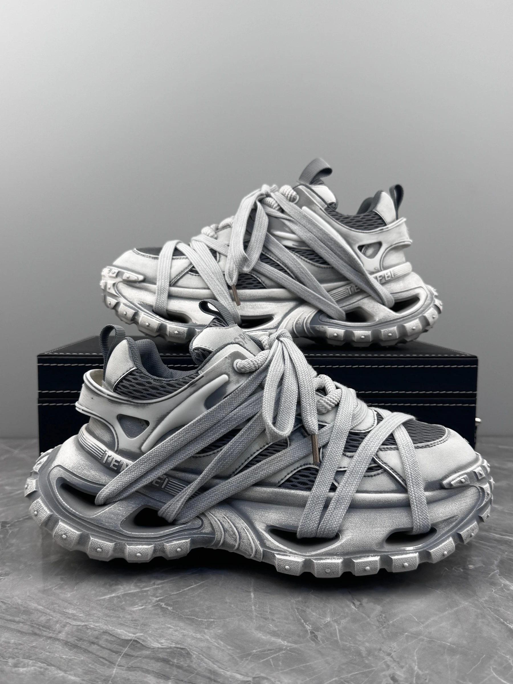 

Retro Faded Dad Sneakers Couple Sports oes Thi Bot Heightening Casual oes Men Women Autumn Winter Low Top round Toe