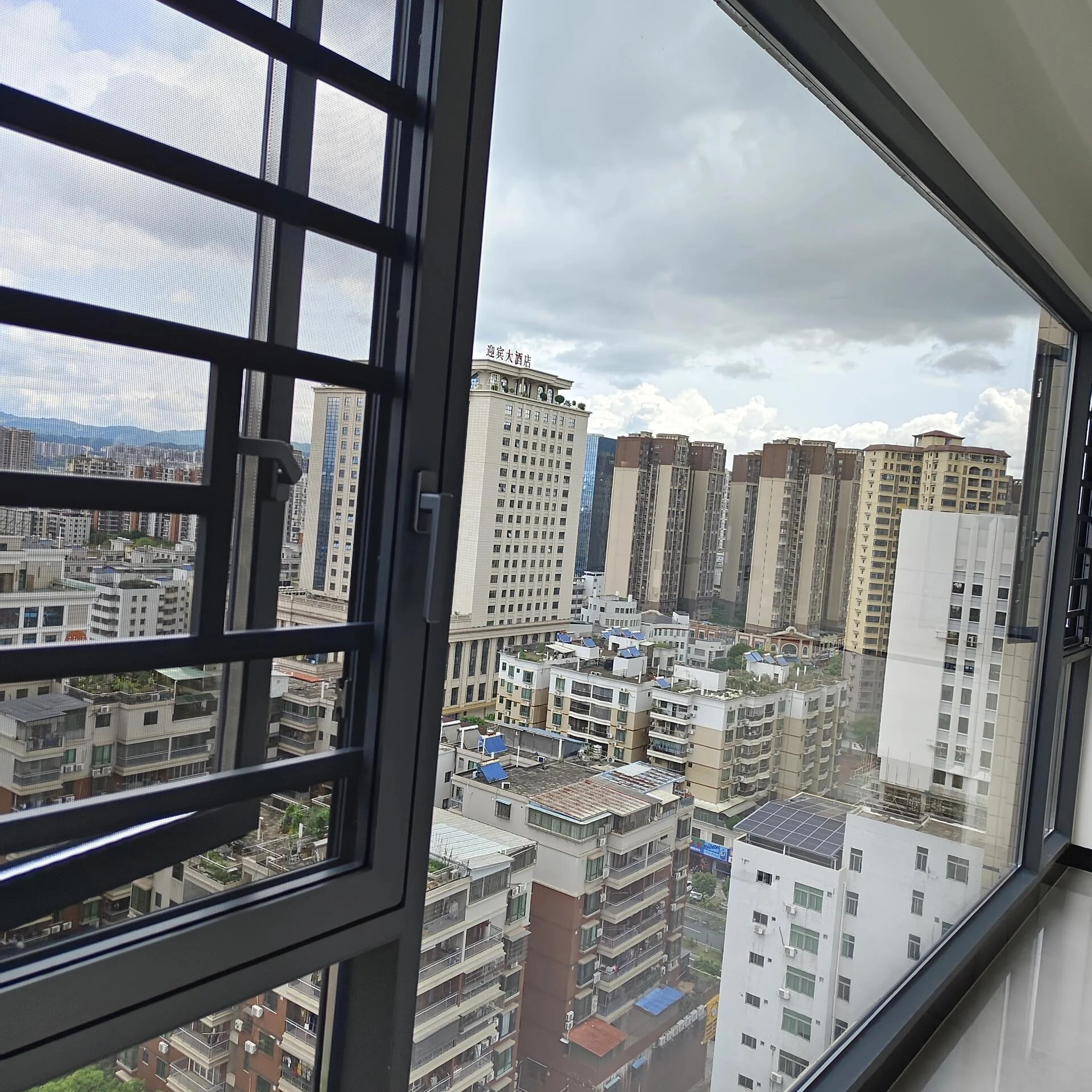 Imagery Electric Vertical Louver Fixed Hurricane Windows Aluminum Frame with Soundproof Glass for Kitchen Bedroom and Bathroom