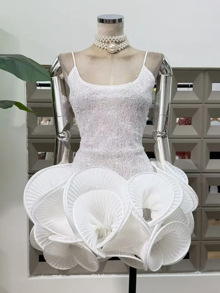 DFDG 2025 SS Vestido recortado transparente de diseñador para mujer Apliques florales en 3D Correas onduladas Orlo asimétrico Vestido de noche de boda en la playa