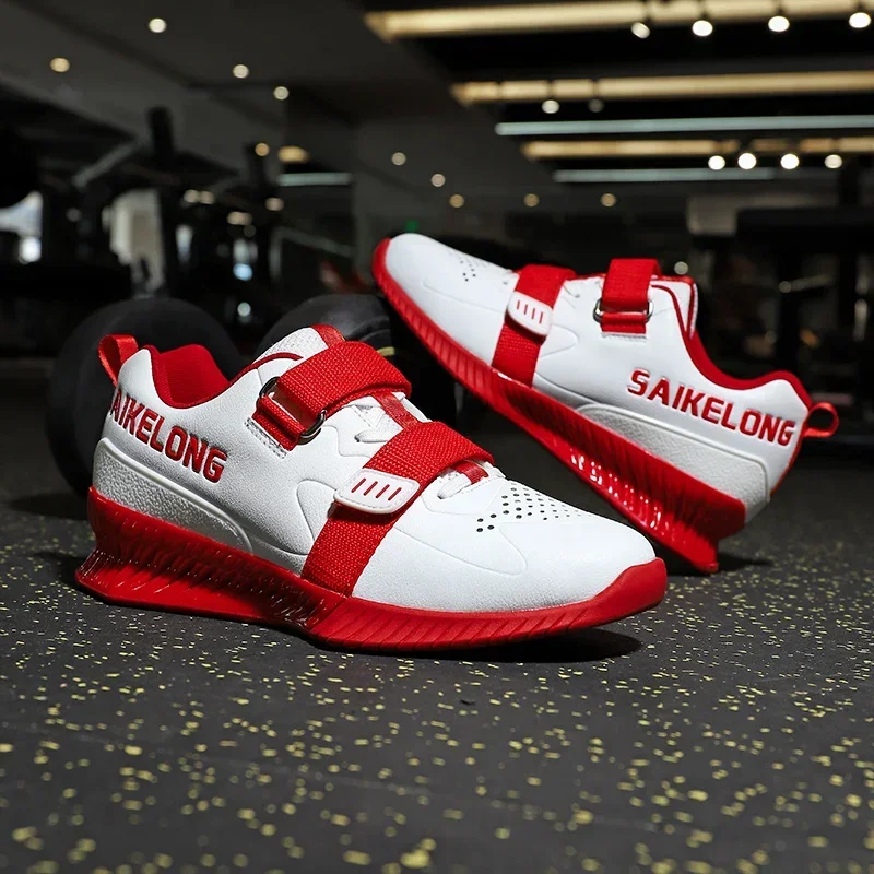 Nuovi uomini di arrivo Stivali per sollevamento pesi Antiscivolo Scarpe squat disegnate dure Comode scarpe da ginnastica per fitness indoor Scarpe da allenamento per la forza