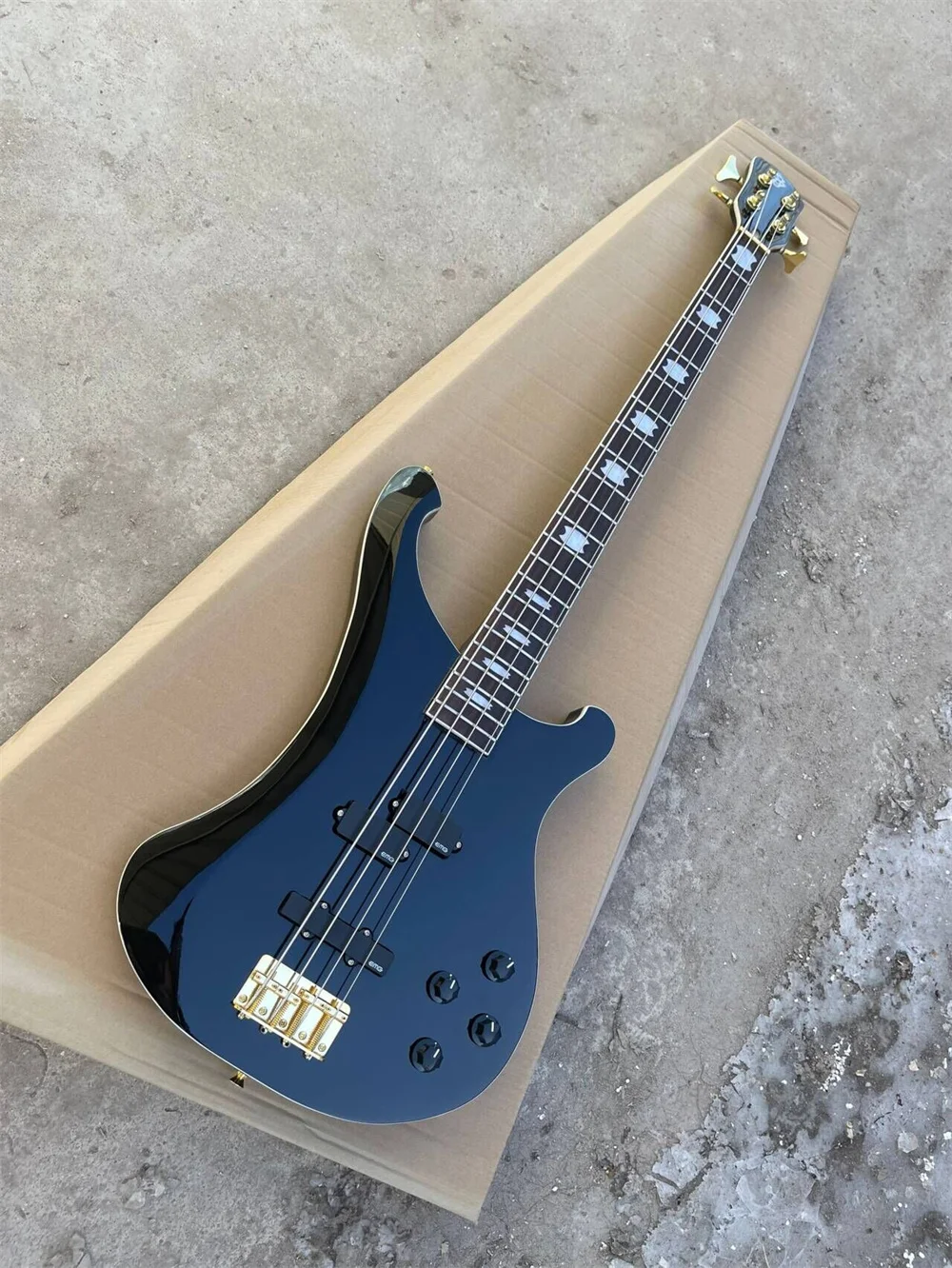 

4 Strings Electric Bass Guitar with Rosewood Fingerboard,Black Hardware,Active Pickups,Provide customized service