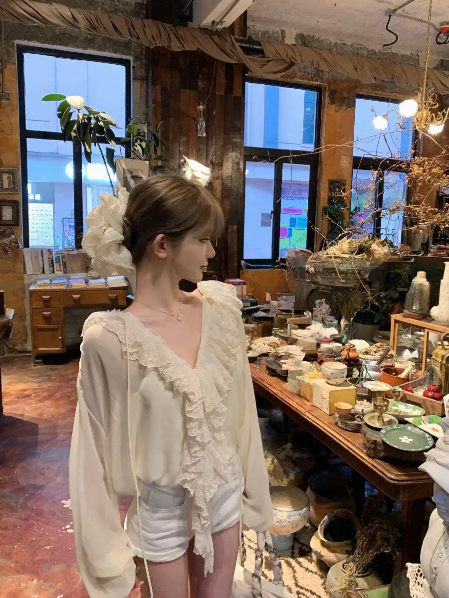 

Lace Splice Long Sleeve V-Neck Loose Commute Shirt Women Spring Fashionable Top Gathered Hemline Versatile Casual Blouse