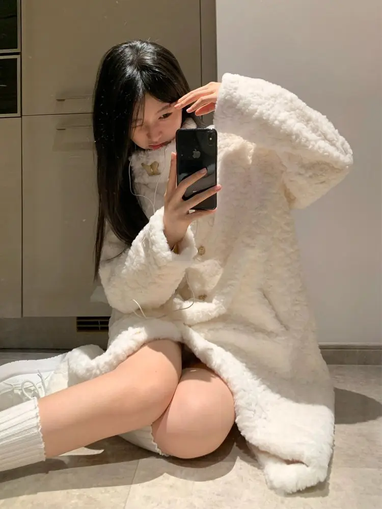 

Куртка из овечьей шерсти, пальто, женский дизайн, женская мода, женский стиль, женский вид, трендовая девушка, женская привлекательность, шикарный подход, женщинаly