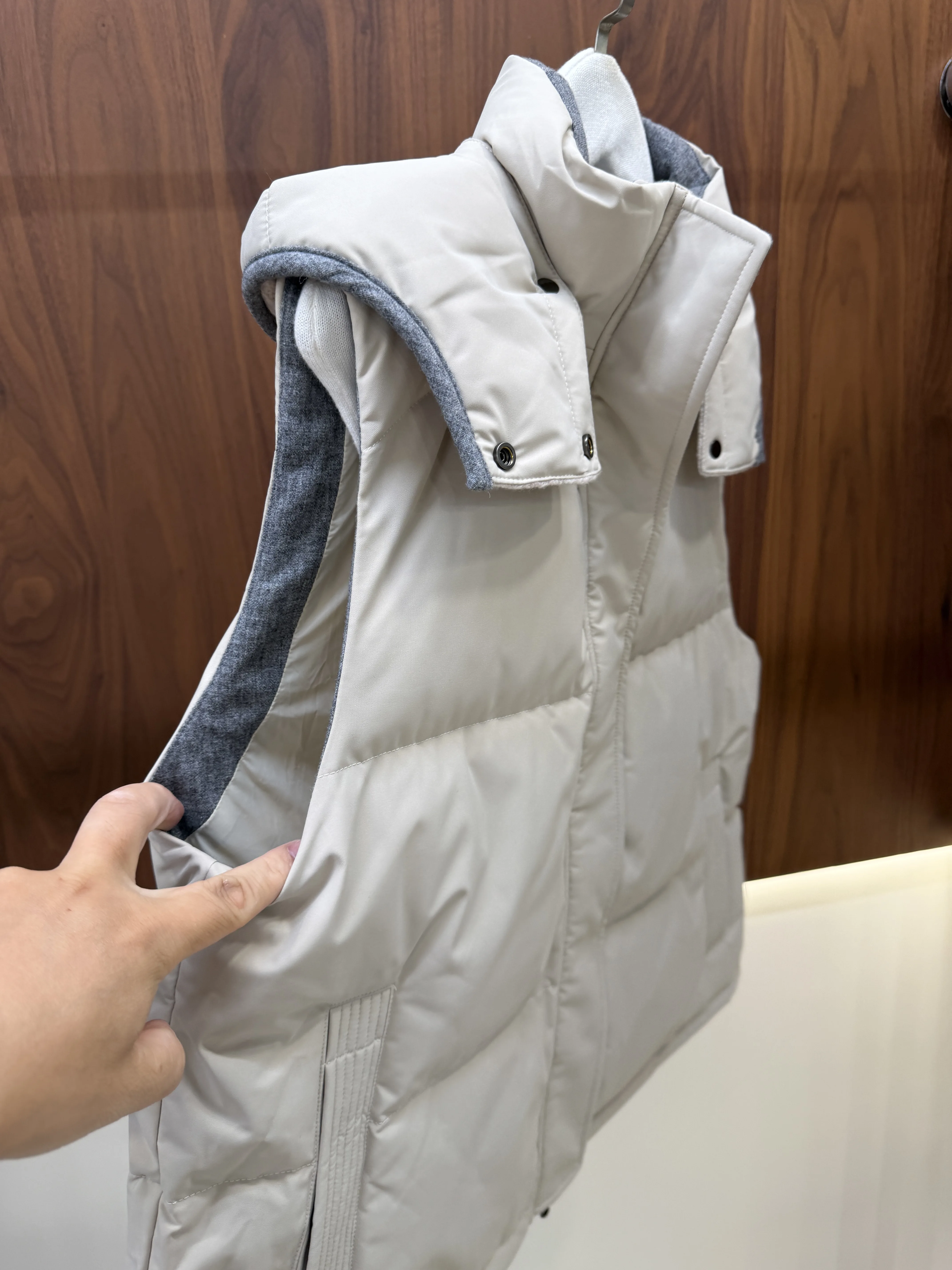 2026 Fall/Winter Women's Hooded Zip-Front Down Vest