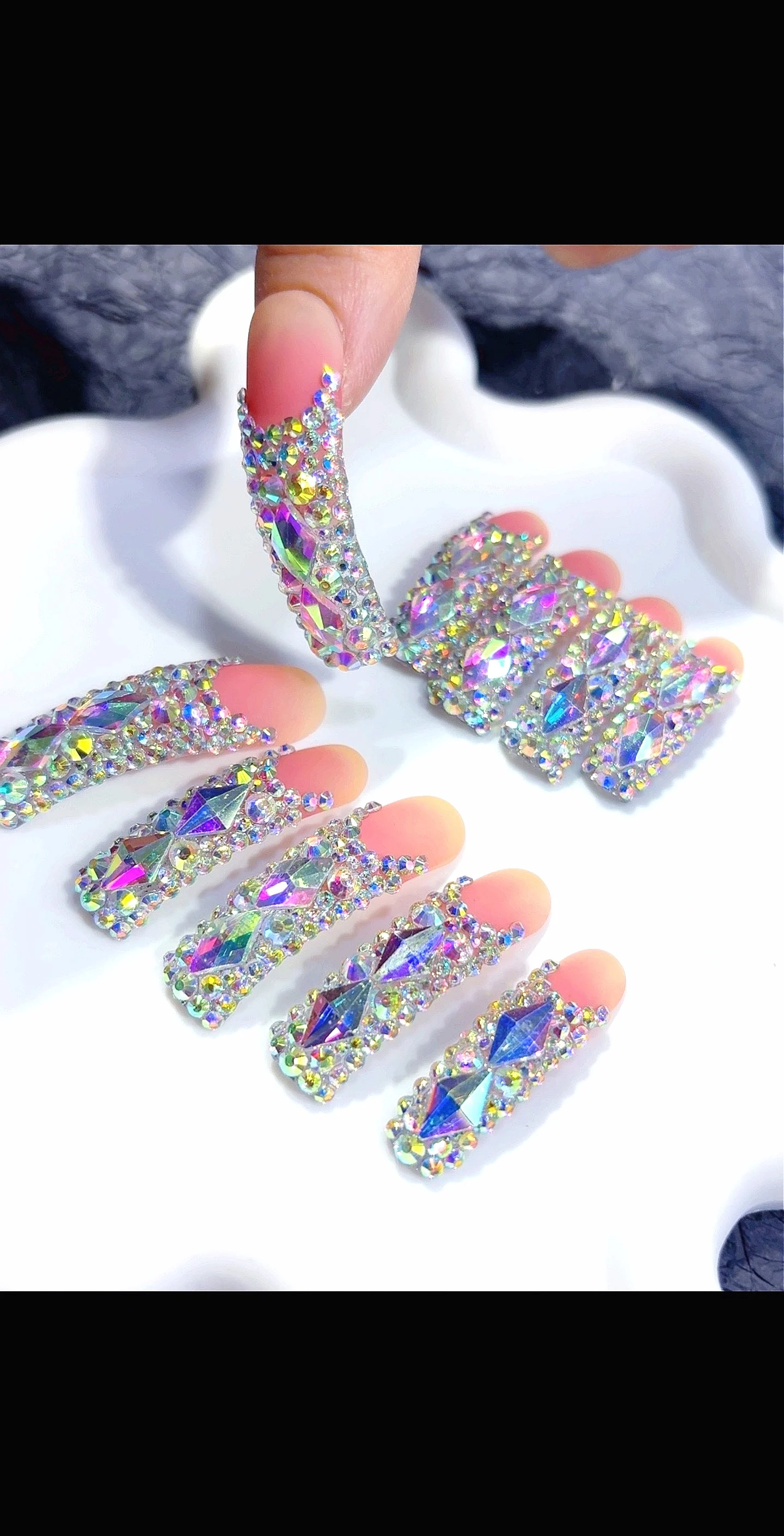 Gebogen nagelvorm Druk op nagels Volledig iriserende strassdetails, naaktbasis nepnagels (015)