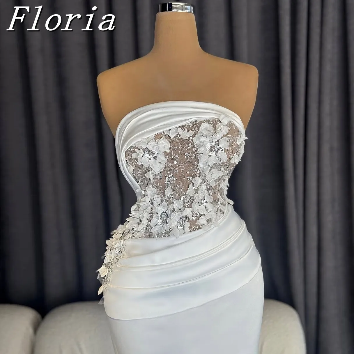 

Satin Off The Shoulder Strapless Customized Wedding Dress With Detachable Train High Quality Lace Appliques Maxi Bridal Gowns