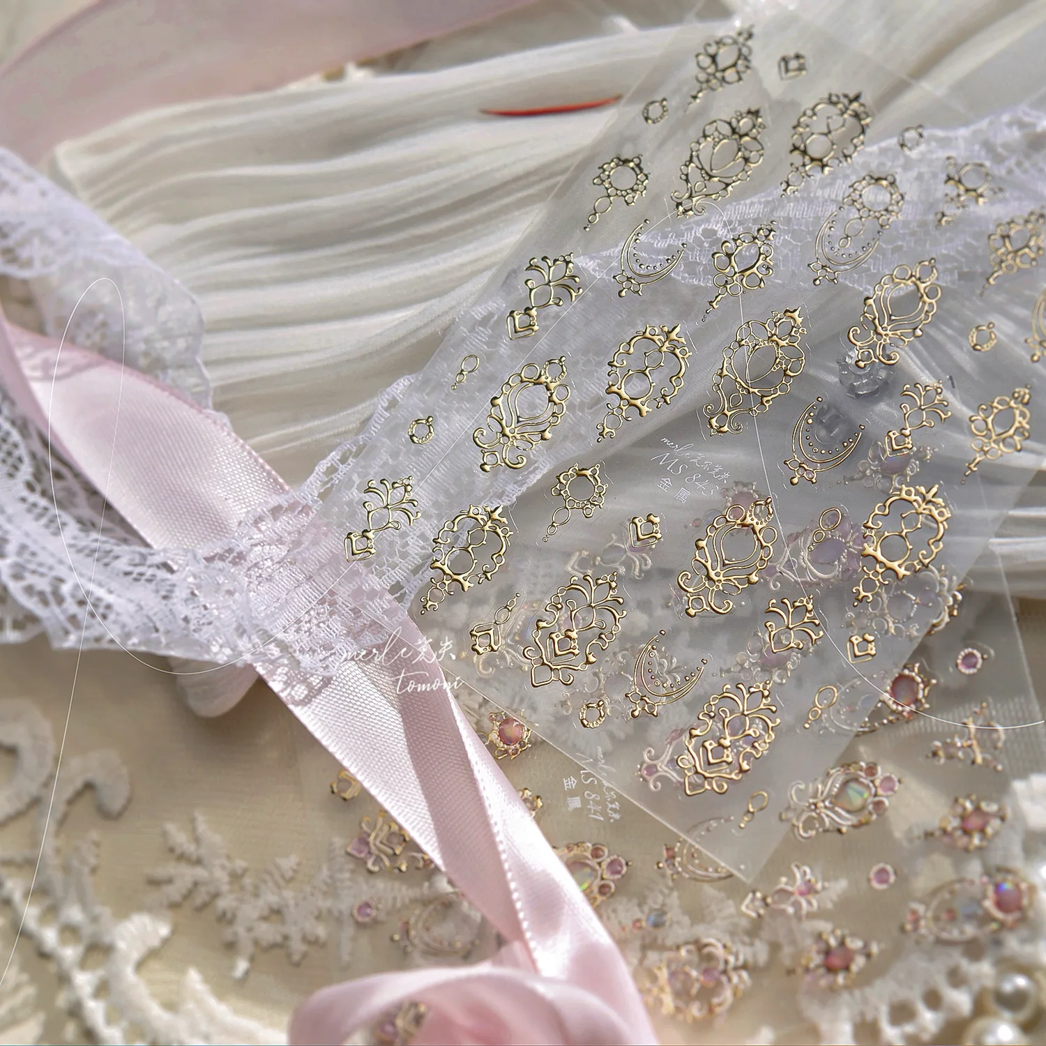 Eleganti adesivi per nail art 5D con scettro dorato Splendide pietre preziose di lusso con motivo cortale, cornice per collana, decalcomanie per manicure autoadesive