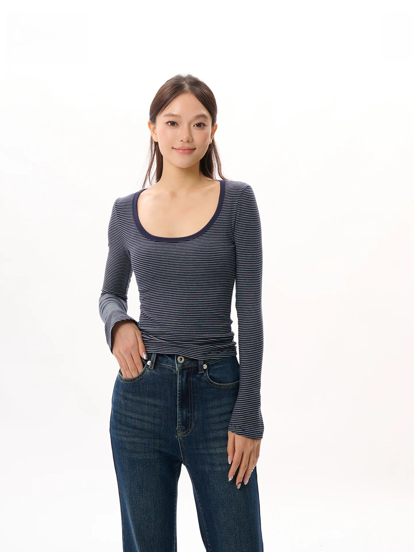 

LeiYu Labs Women's Knitted U-Ne T-irt Winter 2025 Bell Sve Base irt Top Color Blo Striped Street Sle Slim Fit