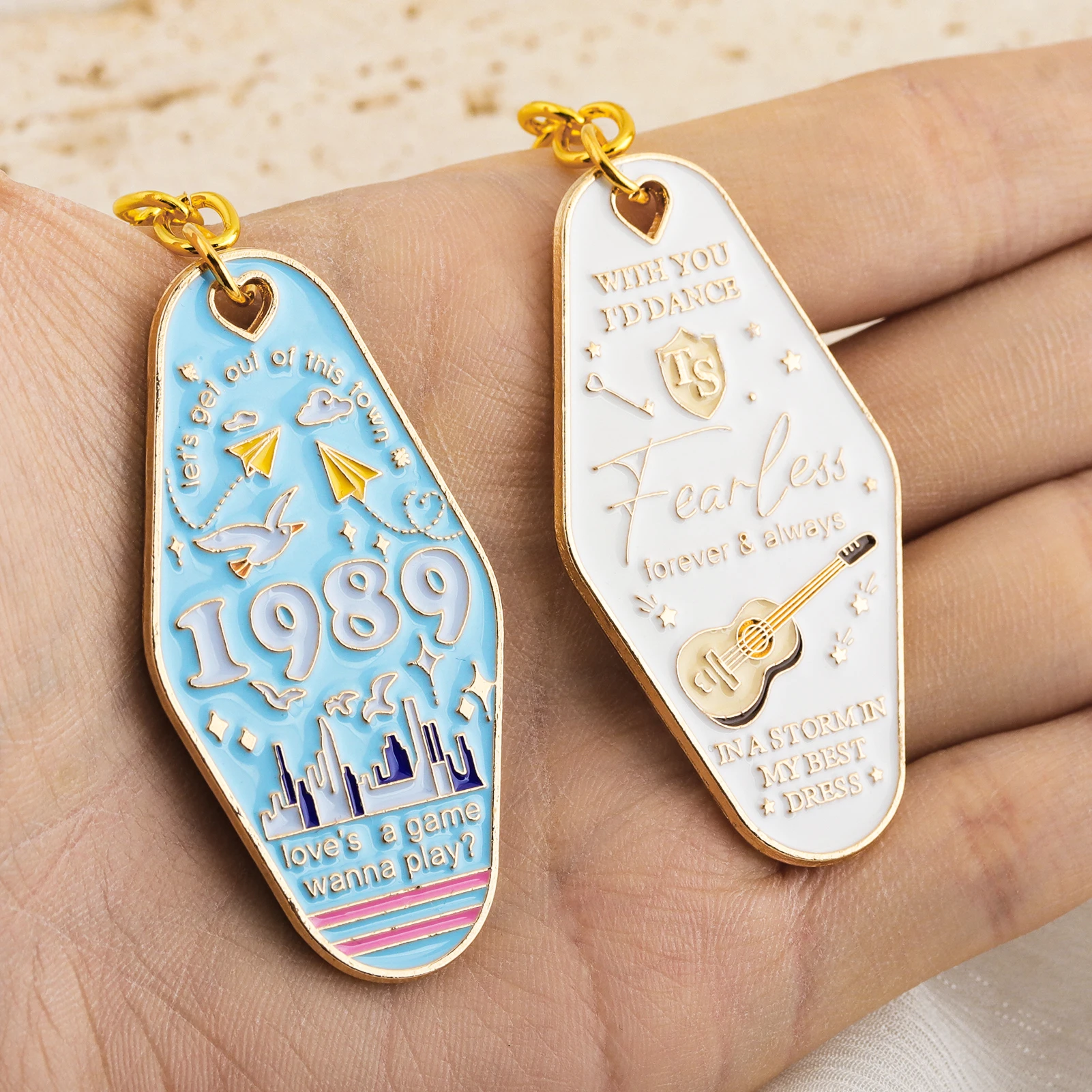 Let Go And Love Metal Keychain Taylor Swift Motel Album Charm Jewelry Accessory For Music Lovers Gift For Fans view 3