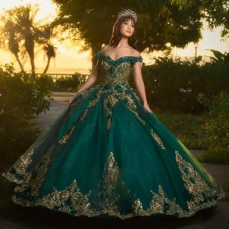 Breathtaking Ball Gown Quinceanera Dresses for Teens Off the Shoulder Corset Appliques Robe Princess Bleu Femme