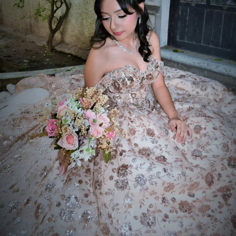 

Золотое платье Quinceanera цвета шампанского, кружевное блестящее платье с открытыми плечами, длинный хвост, бант, платья de 15, Quinceanera ﻿ Индивидуальный