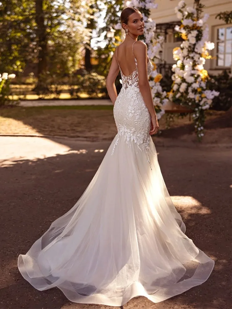 Sexy  V Neck Mermaid Wedding Dresses Customized Spaghetti Straps Sequined Applique Sweep Train Bridal Gown Vestido Noiva