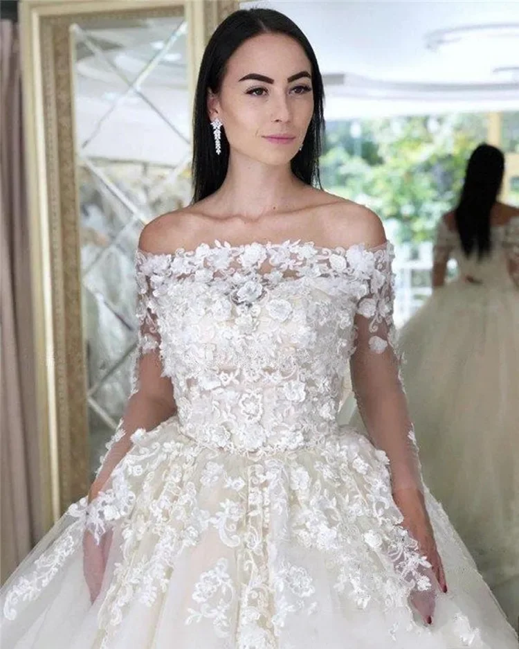 맞춤형 오프 숄더 3D 레이스 아플리케 웨딩 드레스 Robe De Mariee Luxe Ballgown 푹신한 긴 소매 신부 가운