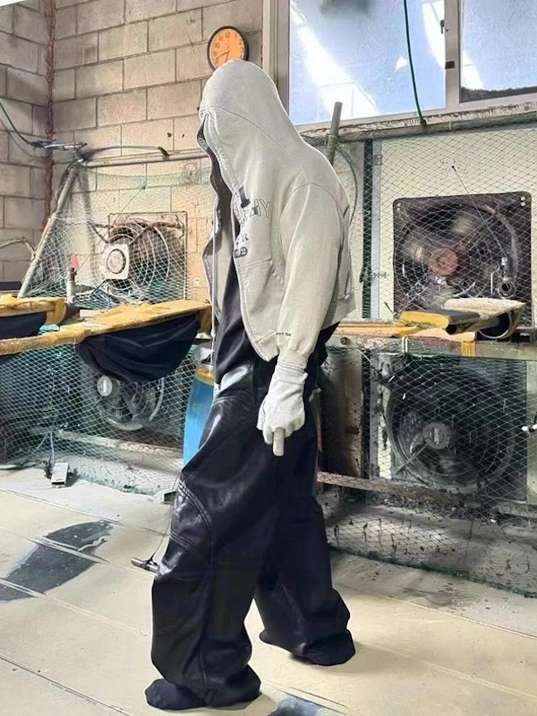 

Кожаные мотоциклетные брони в стиле ретро с покрытием в стиле ретро в стиле пэчворк, плиссированные повседневные длинные брюки с широкими штанинами в стиле ретро