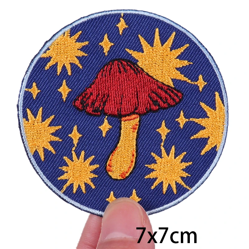 Paddestoelflespatch Opstrijkbare patches op kleding Cartoon geborduurde patches voor kleding Thermoadhesieve patches Bloemstickers