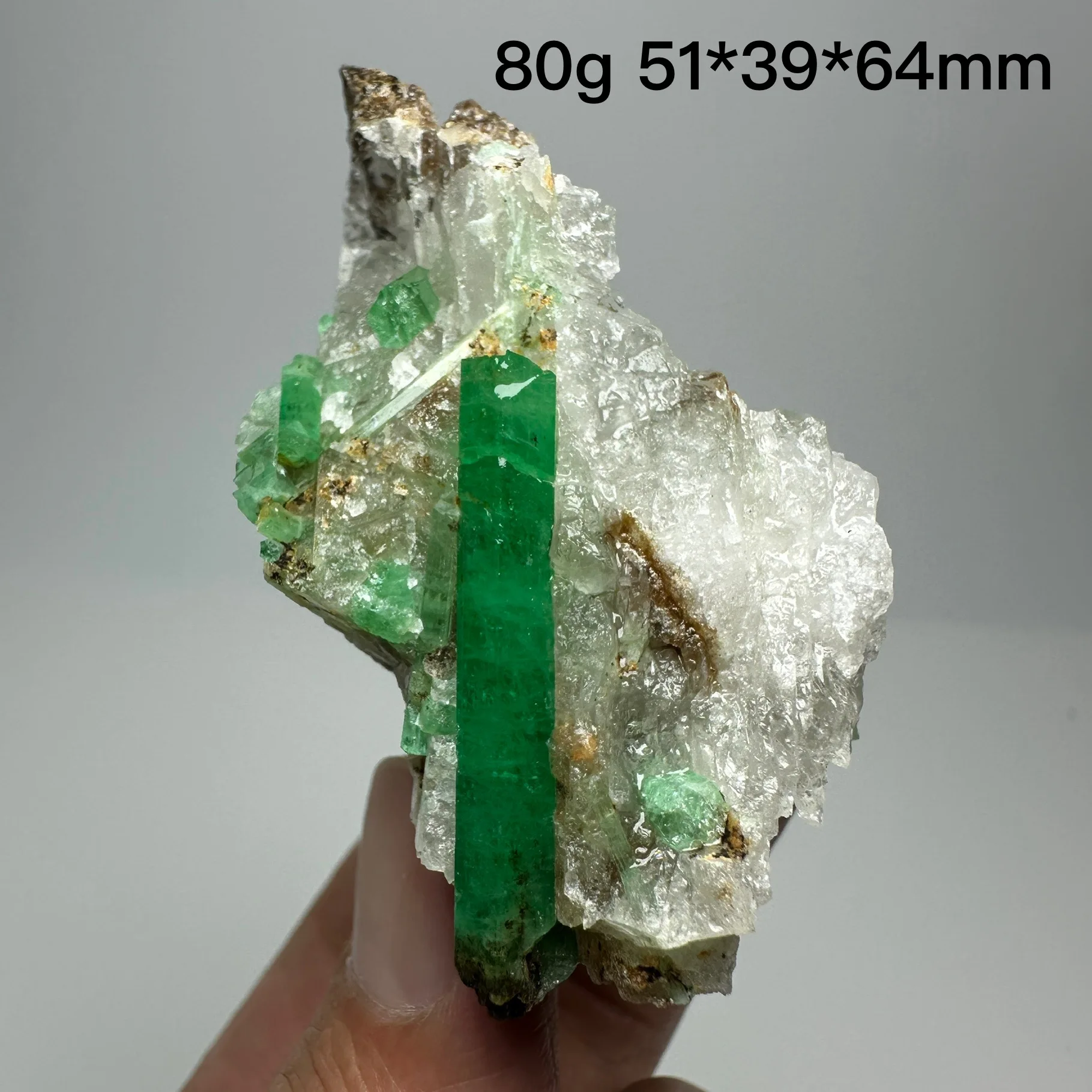 عينة معدنية من الزمرد الطبيعي + بلورات كوارتز شفاء وأحجار كريمة صخرية #2