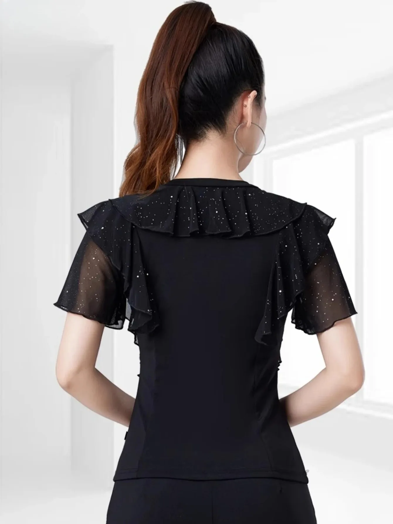 라틴 댄스 착용 탑 여성 봄, 여름 새로운 짧은 소매 메쉬 프릴 리프 에지 현대 삼바 스퀘어 볼룸 댄스 의상