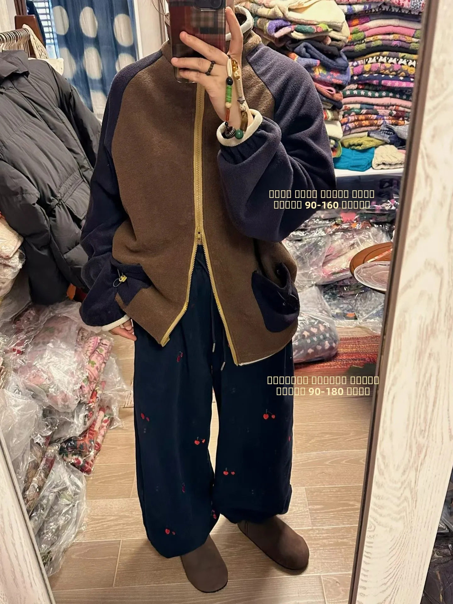 

Зимнее синее пальто с контрастными вставками из велюра, женские брюки с вишневым принтом больших размеров, ретро-пальто с длинными рукавами