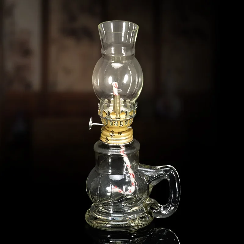 1 Retro Windproof Oil Lamp with Glass Cover, Suitable for Emergency Lighting and Indoor Decoration