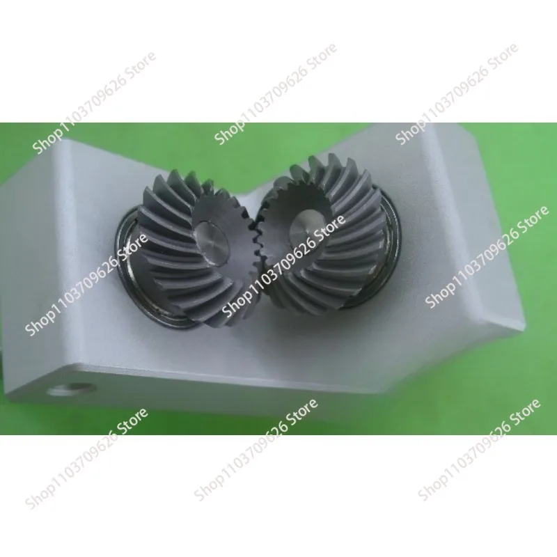90 degree converter, speed ratio 1:1 small spiral bevel gearbox, right angle commutator, output shaft 6mm