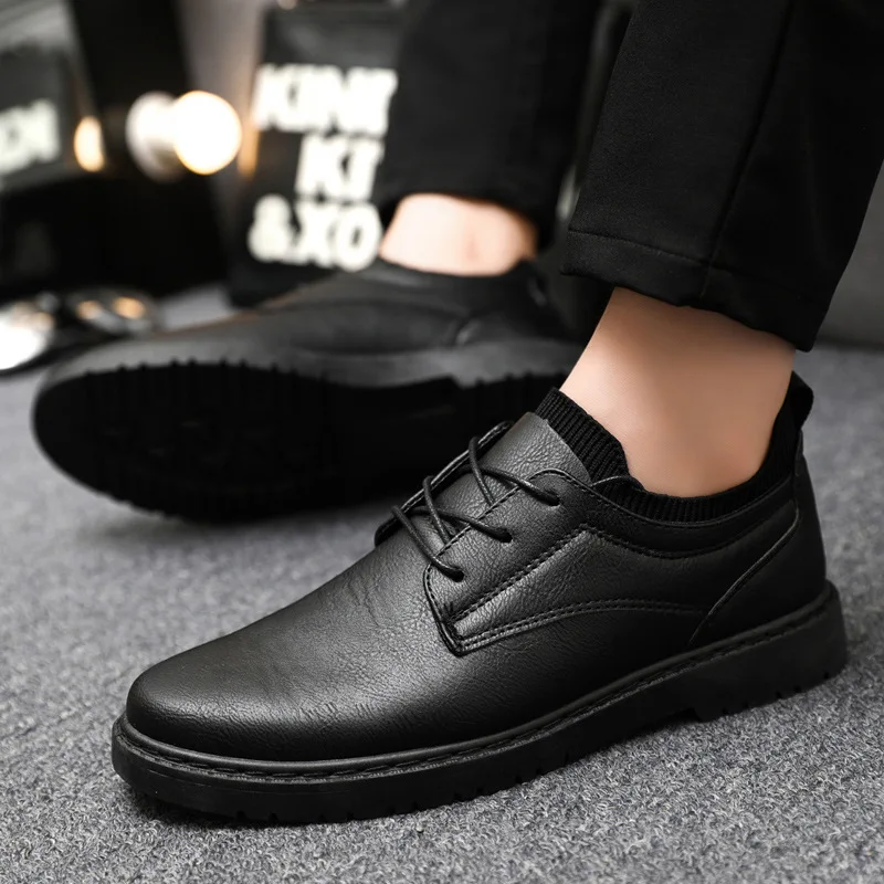 New 2023 Leather Casual Shoes For Men Leather Loafers Shoes Comfortable Anti-Slip Outdoor Slip On Sneakers Fashion Retro Leisure