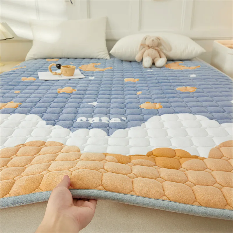 Velvet Quilted Mattress Topper with Elastic Band Thickened Warm Mattress Cover Bed Sleeping Camping Floor Mat Non-Slip Bedsheet
