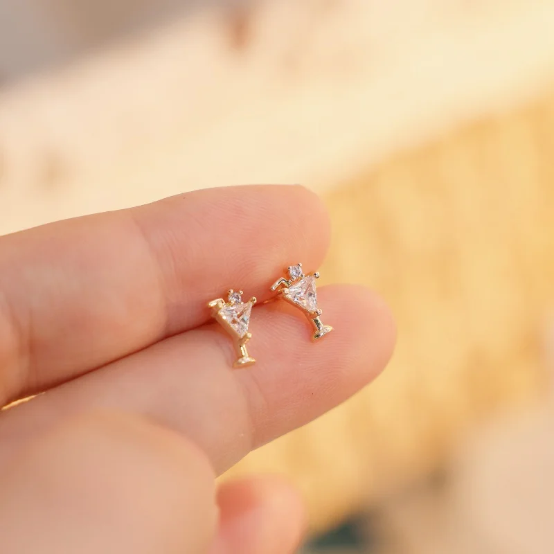 1-Pair Triangular Holy Grail Zircon Earrings for Women with Personalized European and American Retro Style Earrings