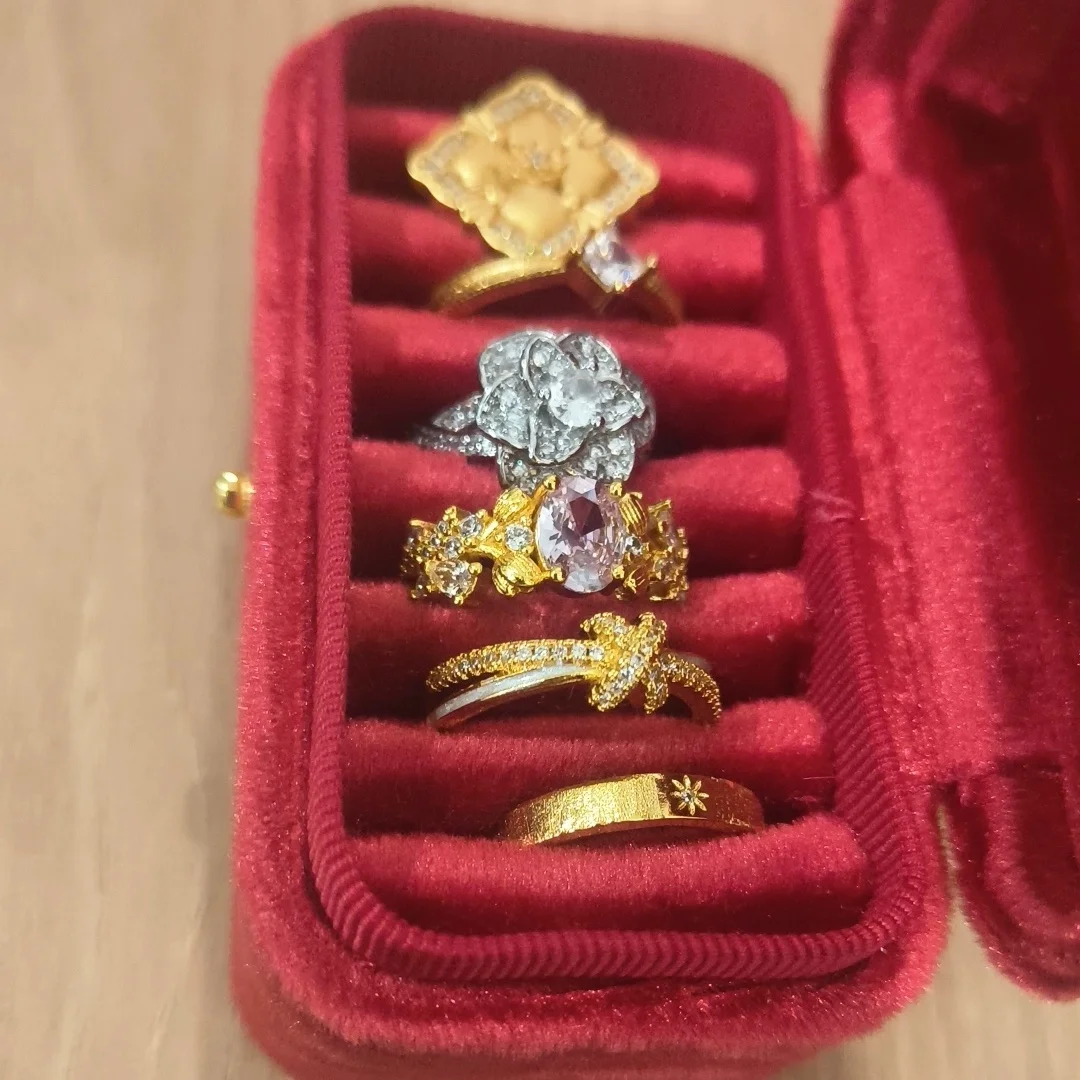 Multi-Slot Velvet Ring Jewelry Box Travel Portable Compact Jewelry Rings Earrings Jewelry Organizer With Divided Compartments