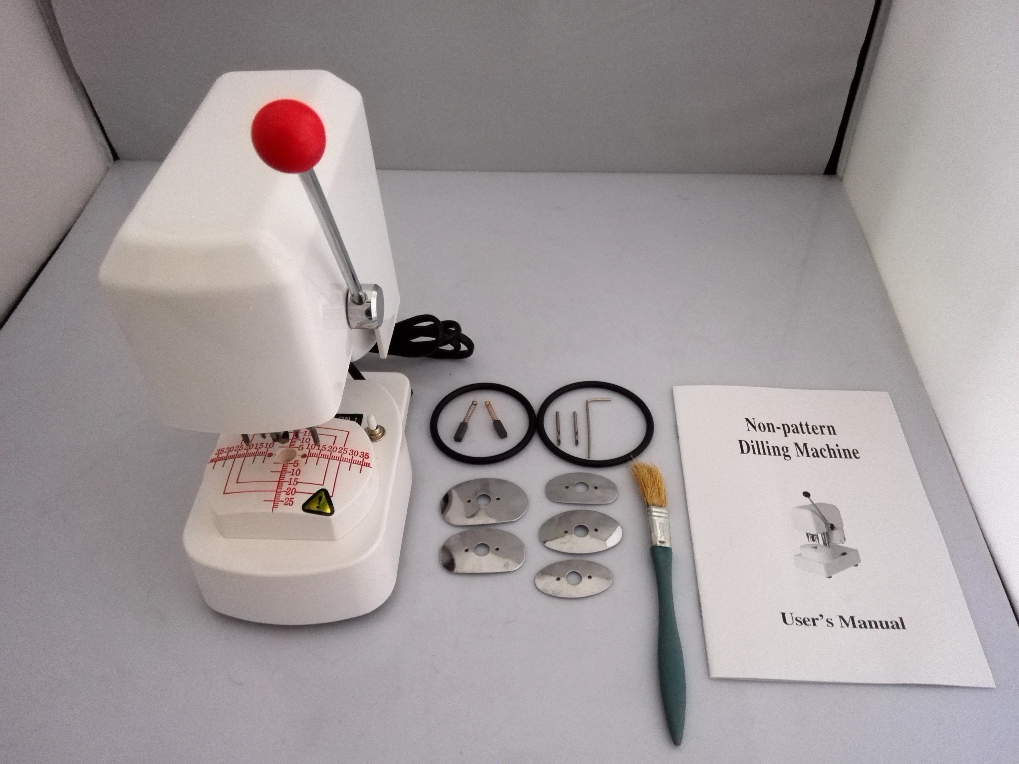 

CP-10B Eyeglass lenses template drilling machine,With LED lights three-hole mechanism molding machines, optical shop equipment