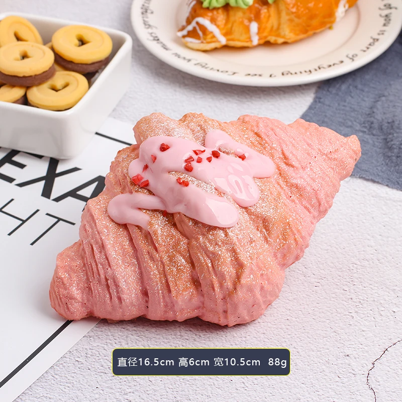 1 Stück Croissant-Horn/Toast-Eiscreme-Reisball mit langsamem Rückprall und Knetdekor