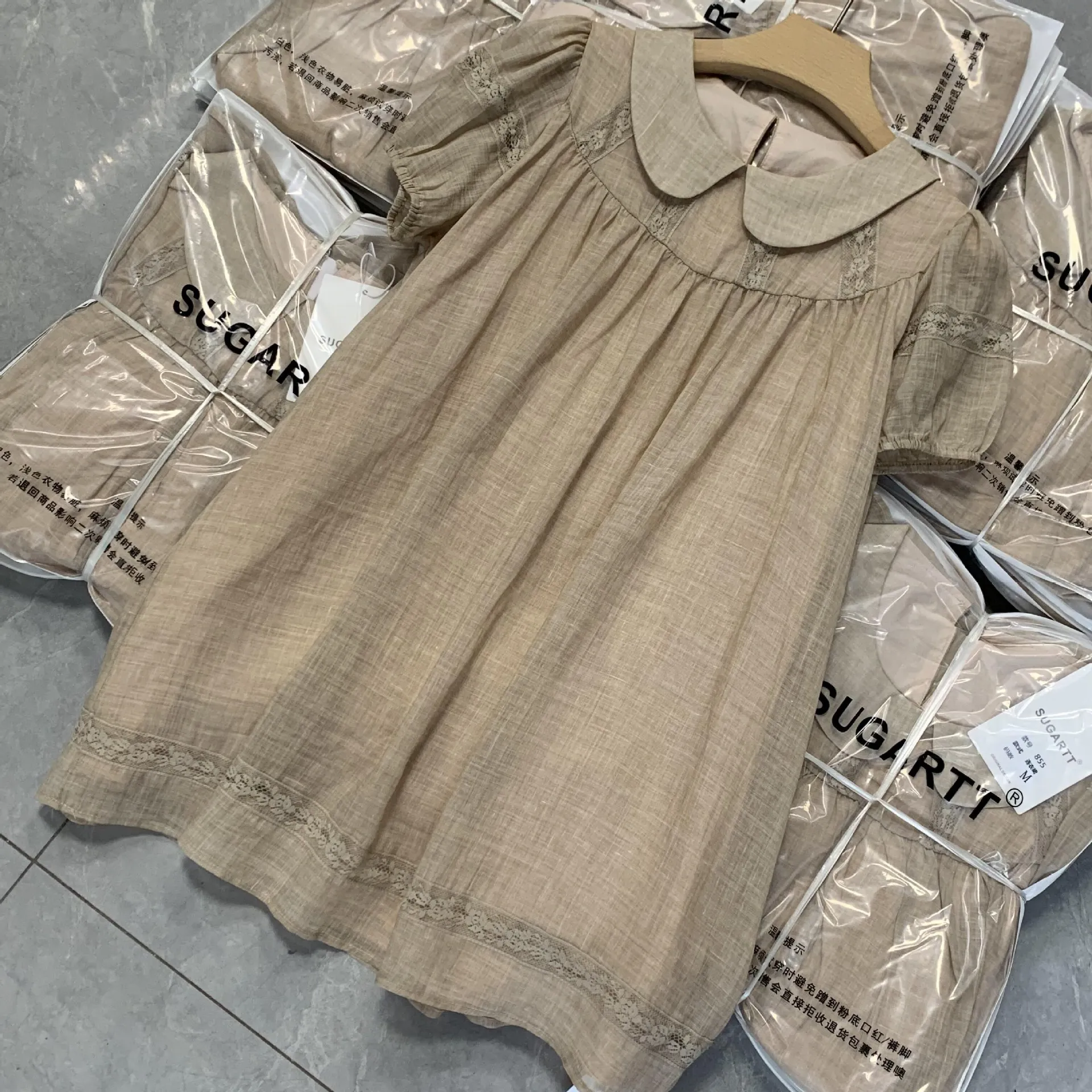 Damen Beige Leinen-Mix Babydoll-Kleid, Peter-Pan-Kragen Puffärmel-Kleid mit Spitzenbesatz, Lässiges Locker Sitzendes Vintage Midi-Kleid