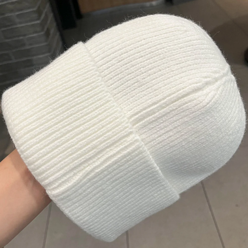 جودة عالية بلون الشتاء بيني القلب حجر الراين حماية الأذن محبوك قبعة قبعات السترة الدافئة للنساء