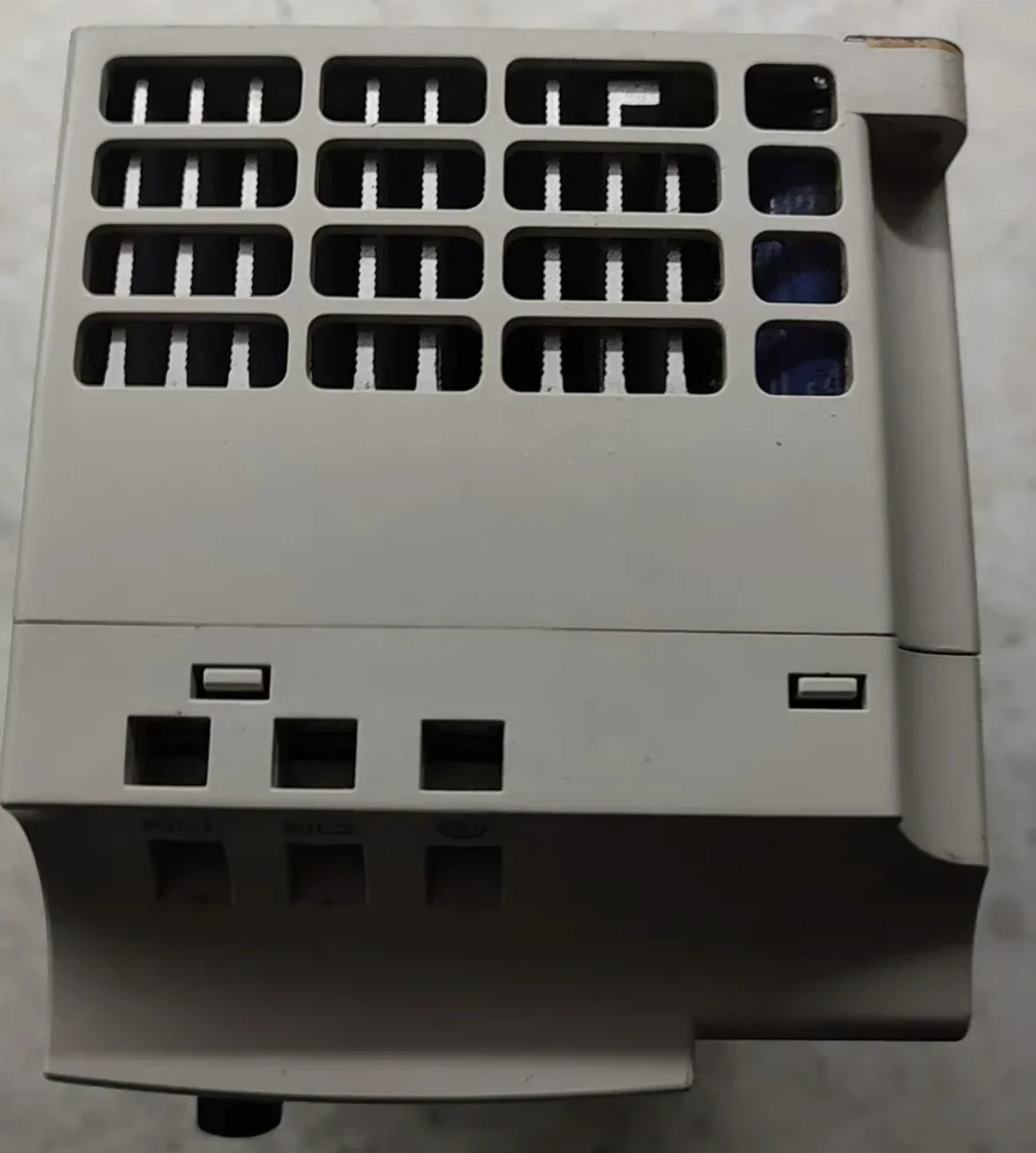 Used frequency converter 2.2kw single phase input VFD022L21W test ok,stock