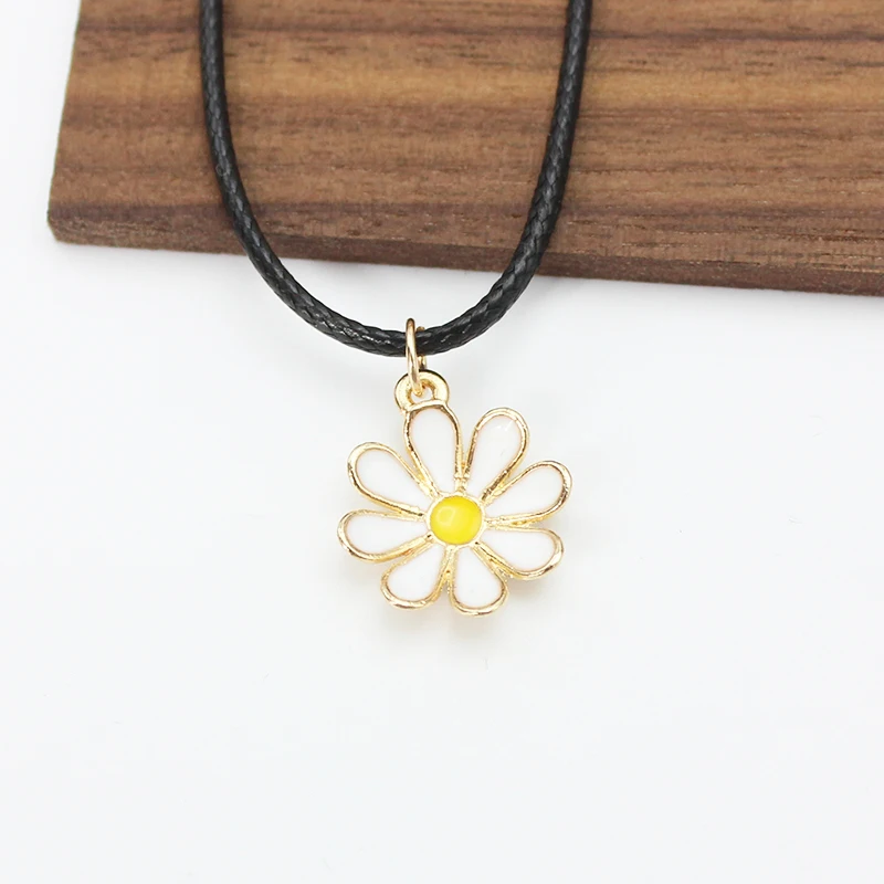 New White Daisy Pendants Chokers Necklace For Women Men Punk Sweet Black PU Leather Collar Jewelry Hiphop Girl Boy Accessories