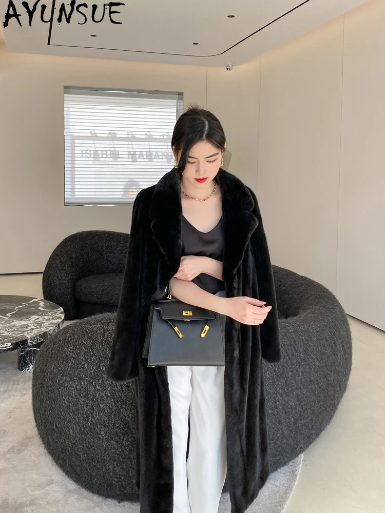 AYUNSUE Naturalny Aksamitny Futro Norki Damski Luksusowy Cały Płaszcz Norki dla Kobiet Odzież Wysokiej Jakości Długi Płaszcz 2025 Kożuch z Futrem