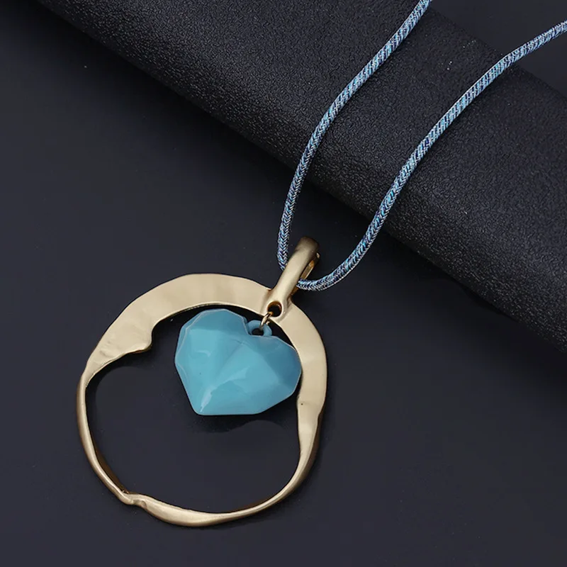 special supply for new clothes necklaces, European and American retro love-shaped high-end sweater chains, women's