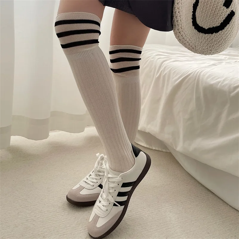 Primavera estate Ins moda per donna calzini a righe al polpaccio tinta unita nero bianco cotone tubo alto morbido donna Casual Sox