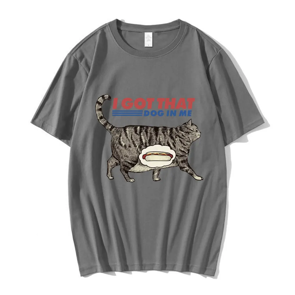 I Got That Dog in Me Cat T-shirt - A T-shirt Featuring a Cat with a Hot Dog in Its Mouth, Suitable for Both Men and Women.